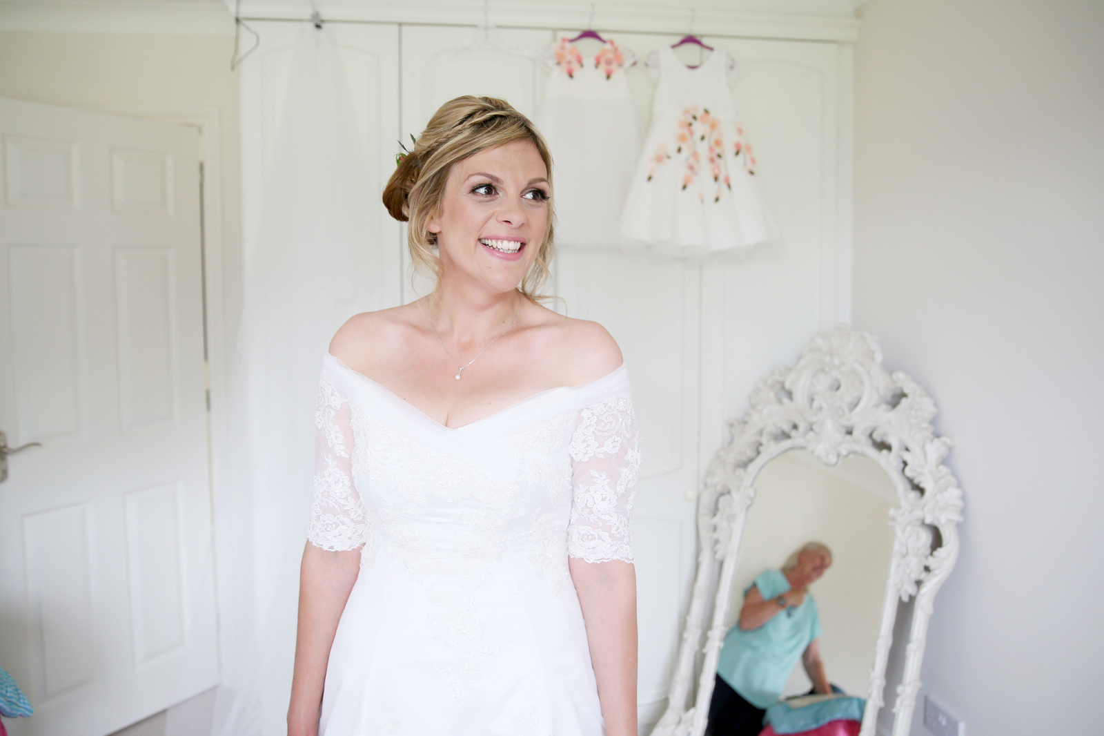 Dorset & Hampshire Wedding Photographer, The Three Tuns, Bride